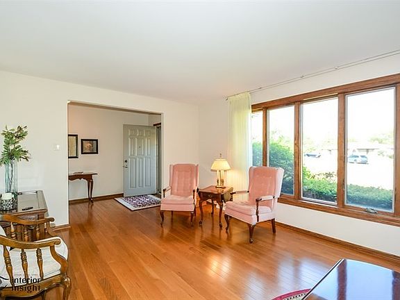 4th image of 15239 Lawrence Ct