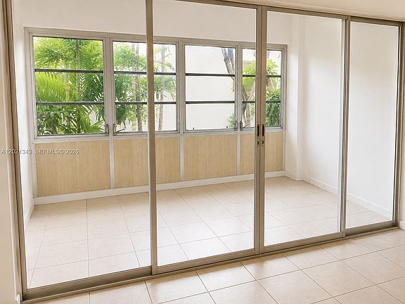 5th image of 2832 Fillmore St APT 22