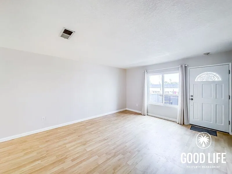 2 bed, 1.5 bath, 1035 sqft, $3,000 — Photo 2