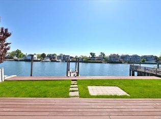 37 Prospect St, Freeport, NY 11520