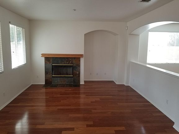 3rd image of 15263 Blackthorn Dr