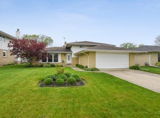 1808 N Laurel Dr, Mount Prospect, IL 60056