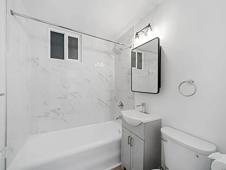 1530 Gough — Photo 10