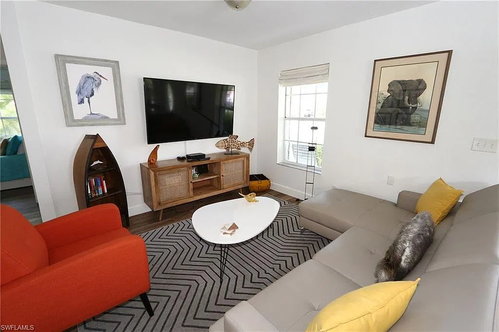 3 bed, 2.0 bath, 1183 sqft, $9,500 — Photo 4
