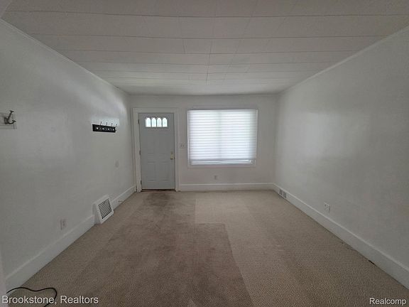 5th image of 441 W Troy St