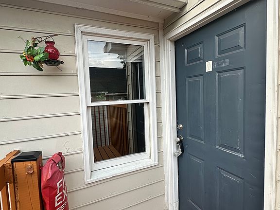 3rd image of 1005 Carlton Ave APT A