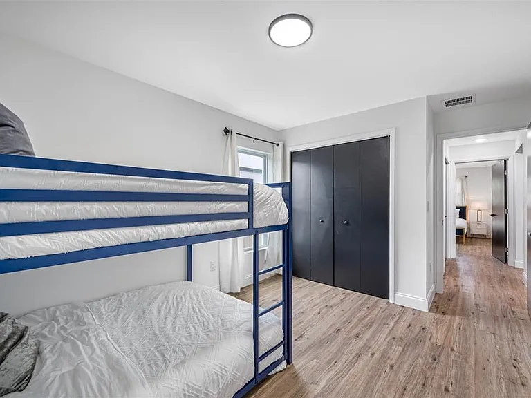 3717 E Clifton St — Photo 35