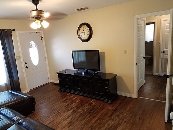 4th image of 3933 Pyle Dr