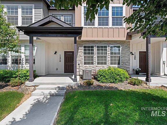 3rd image of 11310 W Knightsbridge Ct