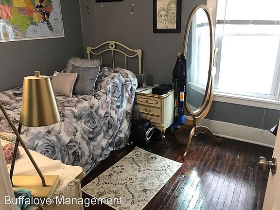 4th image of 277 Crestwood Ave