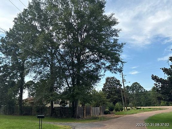 Exterior Neighborhood (street photo)