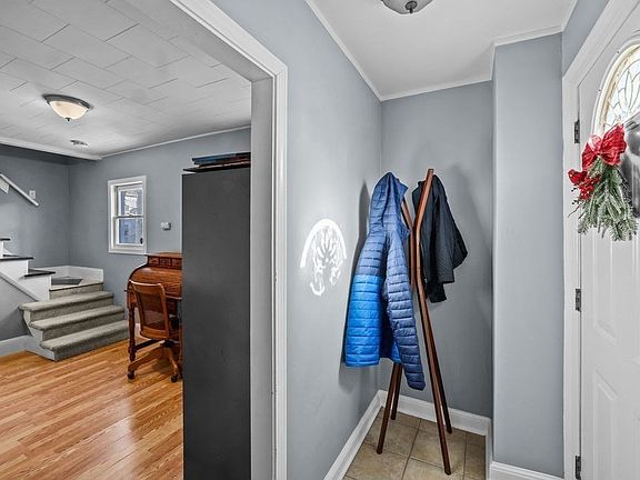 4th image of 340 Cottage St