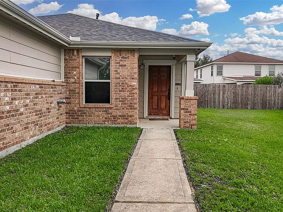 3rd image of 20502 Moonrise River Ln