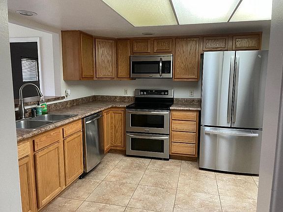 Beautiful Stainless steel apliances Brand new fridge! Double oven