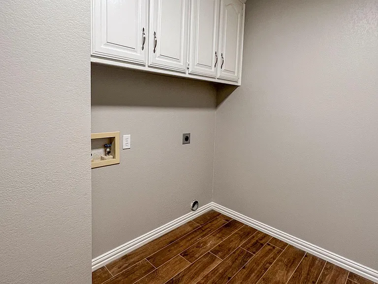 Large laundry w/ space for fridge