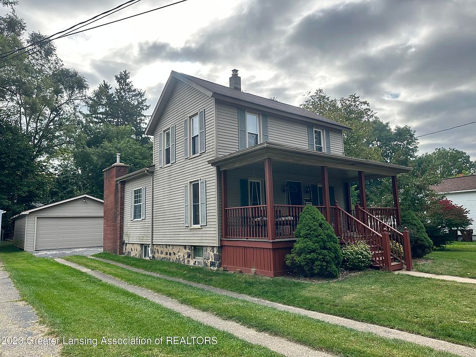 2nd image of 826 Hall St