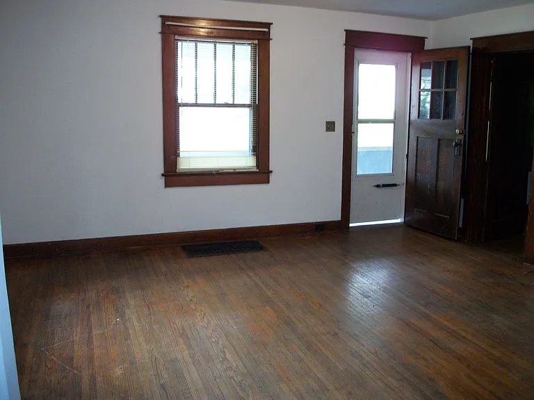 1427 N Kinser Pike — Photo 15