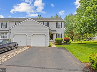 2400 Dogleg Dr, Warrington, PA 18976