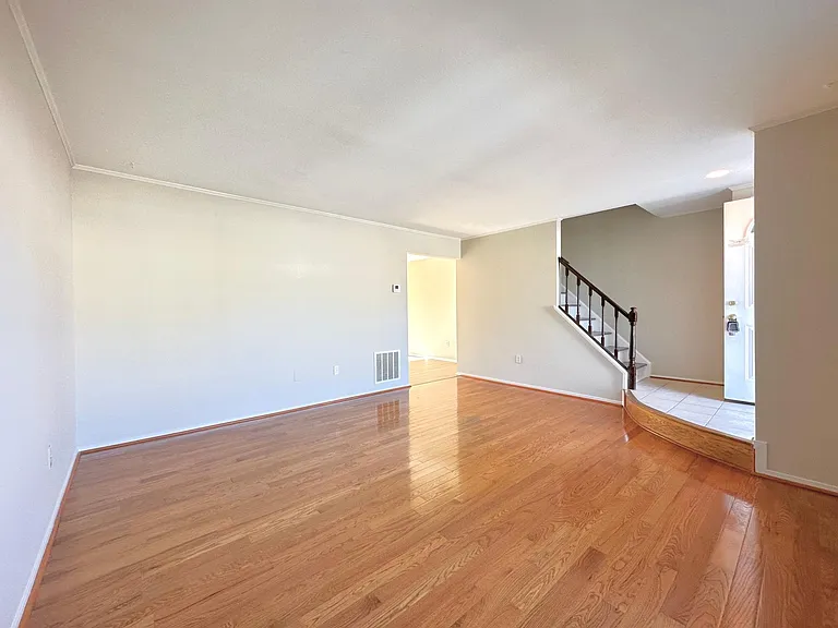 402 Carousel Ct — Photo 5