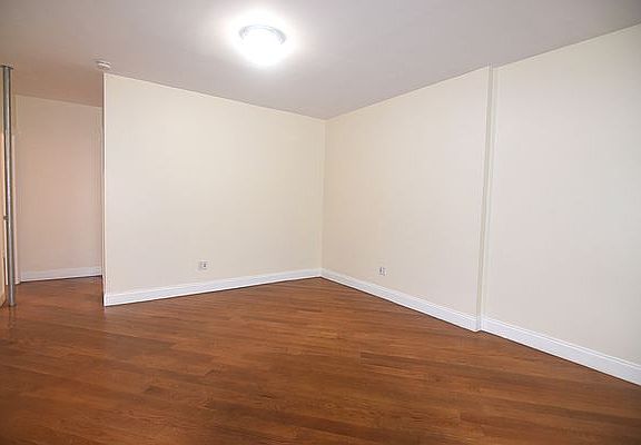 3rd image of 465 46th St APT 5