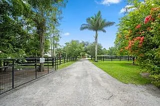 708 Rambling Drive Cir #BARN