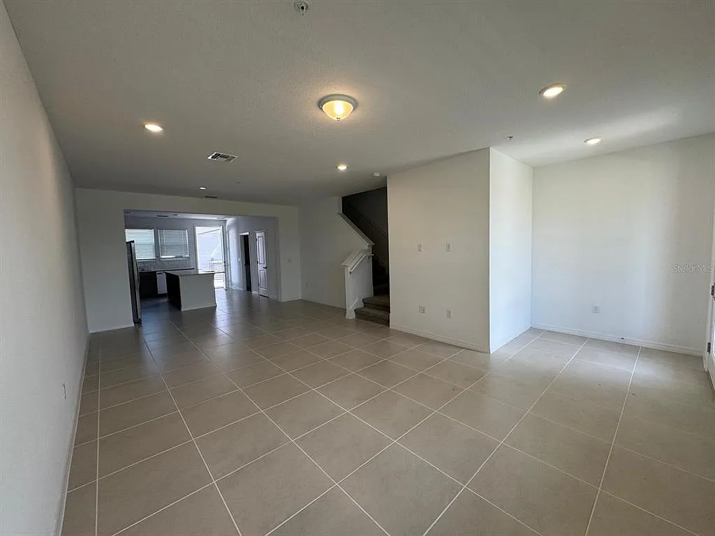 3 bed, 2.5 bath, 1652 sqft, $2,600 — Photo 4