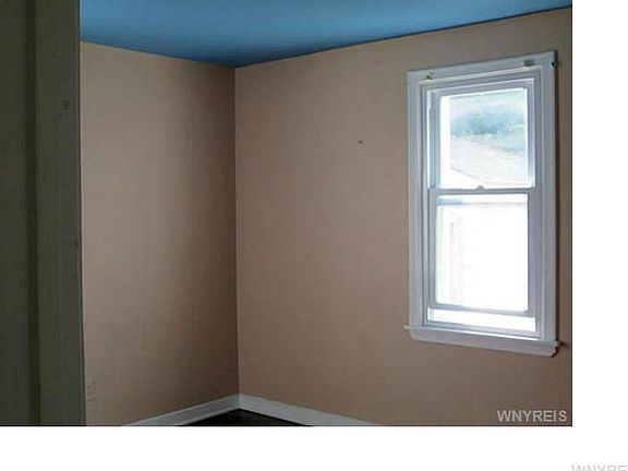 5th image of 24 Crestwood Pl