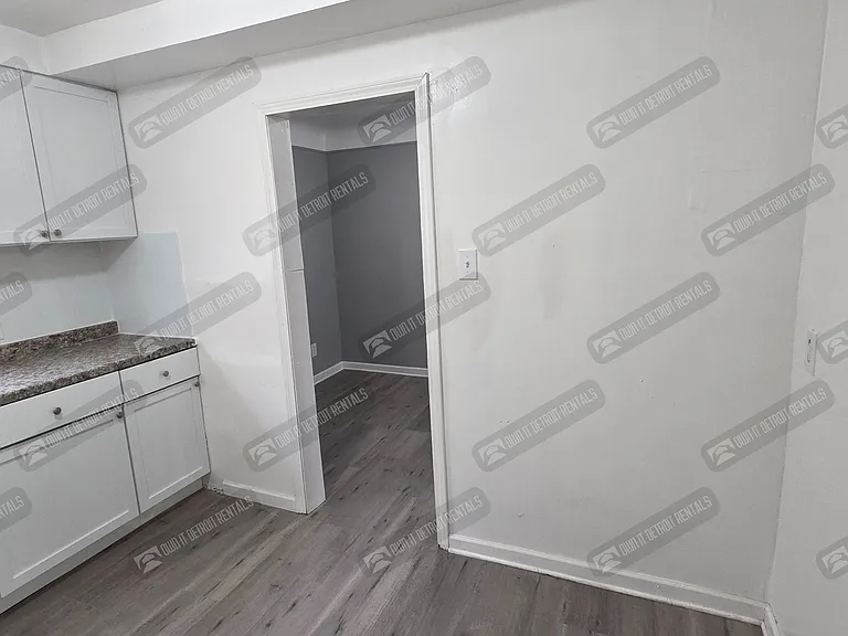 2944 Ewald Cir — Photo 16