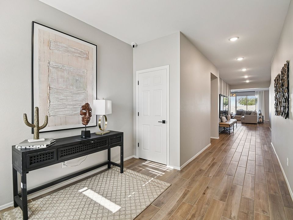 Stonebridge Manor - Topaz Interior Image 1