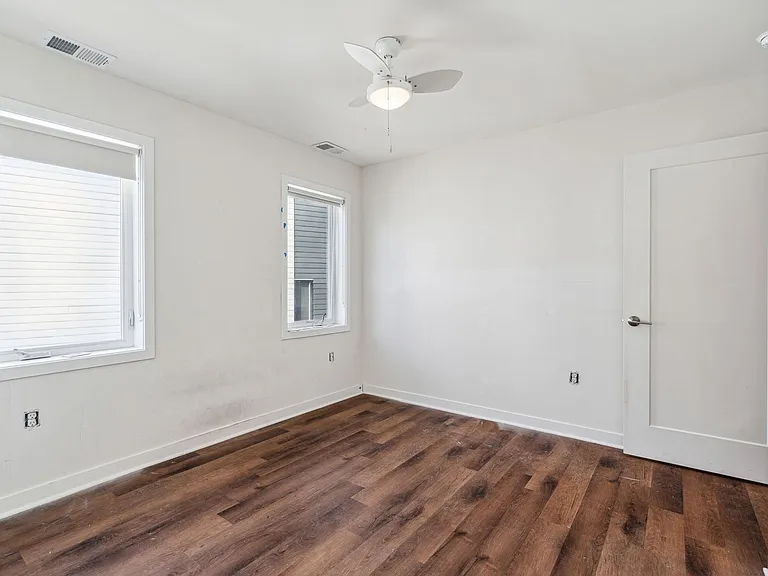 Graduate Pointe — Photo 183