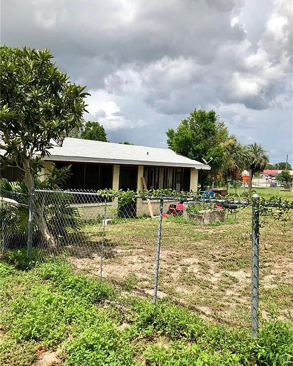2nd image of 1601 Lowry Ave