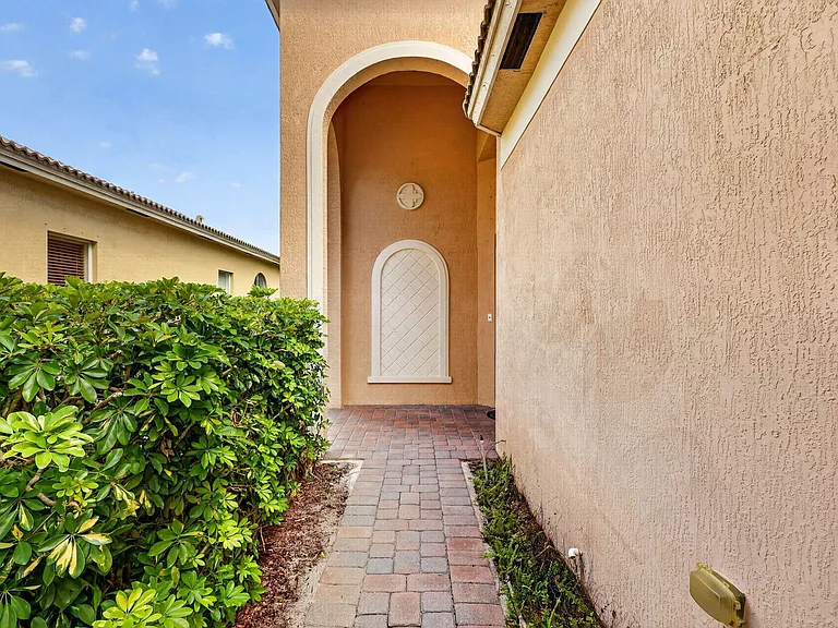 5614 Sunberry Cir — Photo 3
