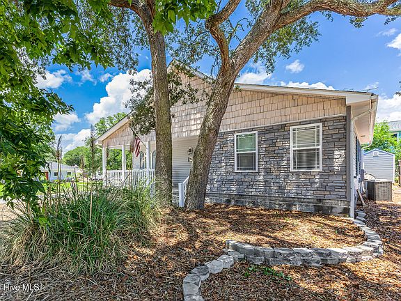 3rd image of 302 E Oak Island Drive