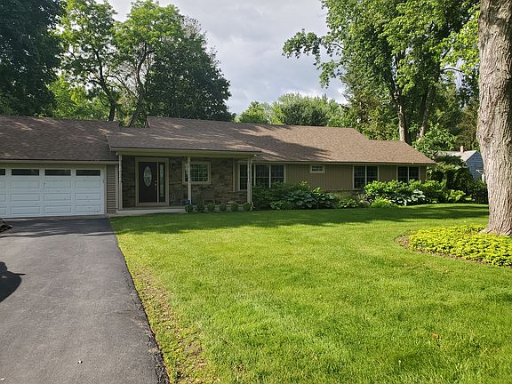 2nd image of 10 Leslie Ct