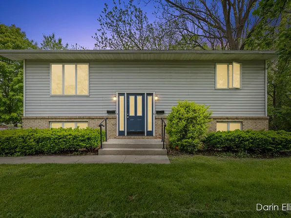 704/706 E Lincoln Ave, Ionia, MI 48846