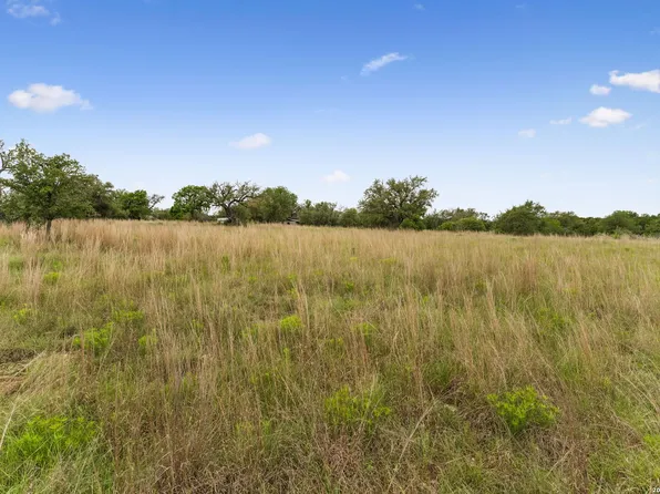 997 Gw Edwards Lane, Pipe Creek, TX 78063