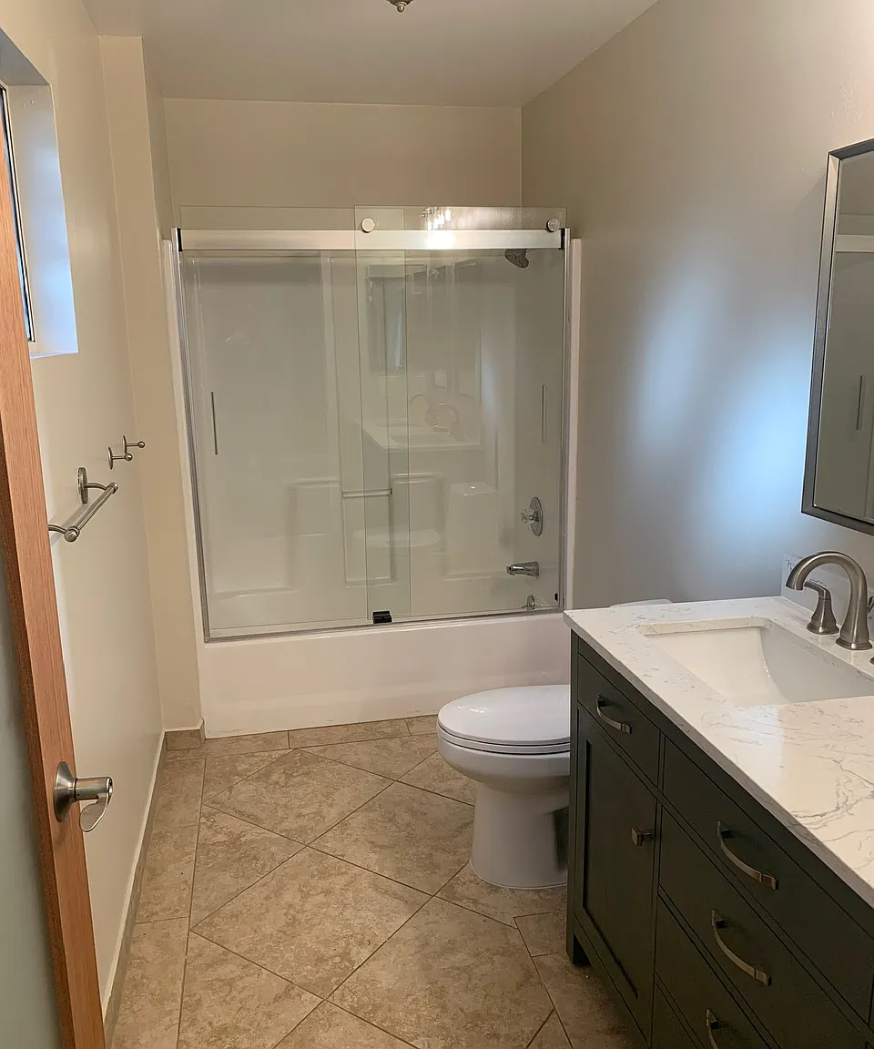 3 bed, 1300 sqft, $4,200 — Photo 4