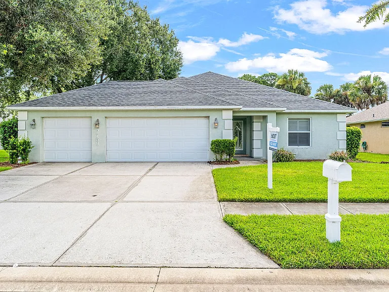 2759 Turnbull Cove Dr — Photo 1