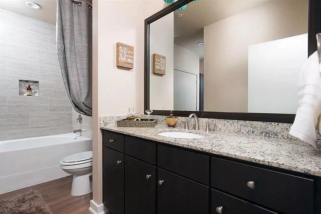 1 bed, 887 sqft, $2,350 — Photo 4