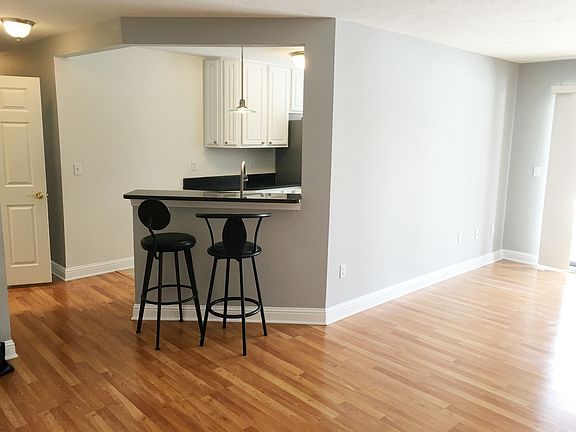 3rd image of 3800 Rosemont Blvd APT 104B