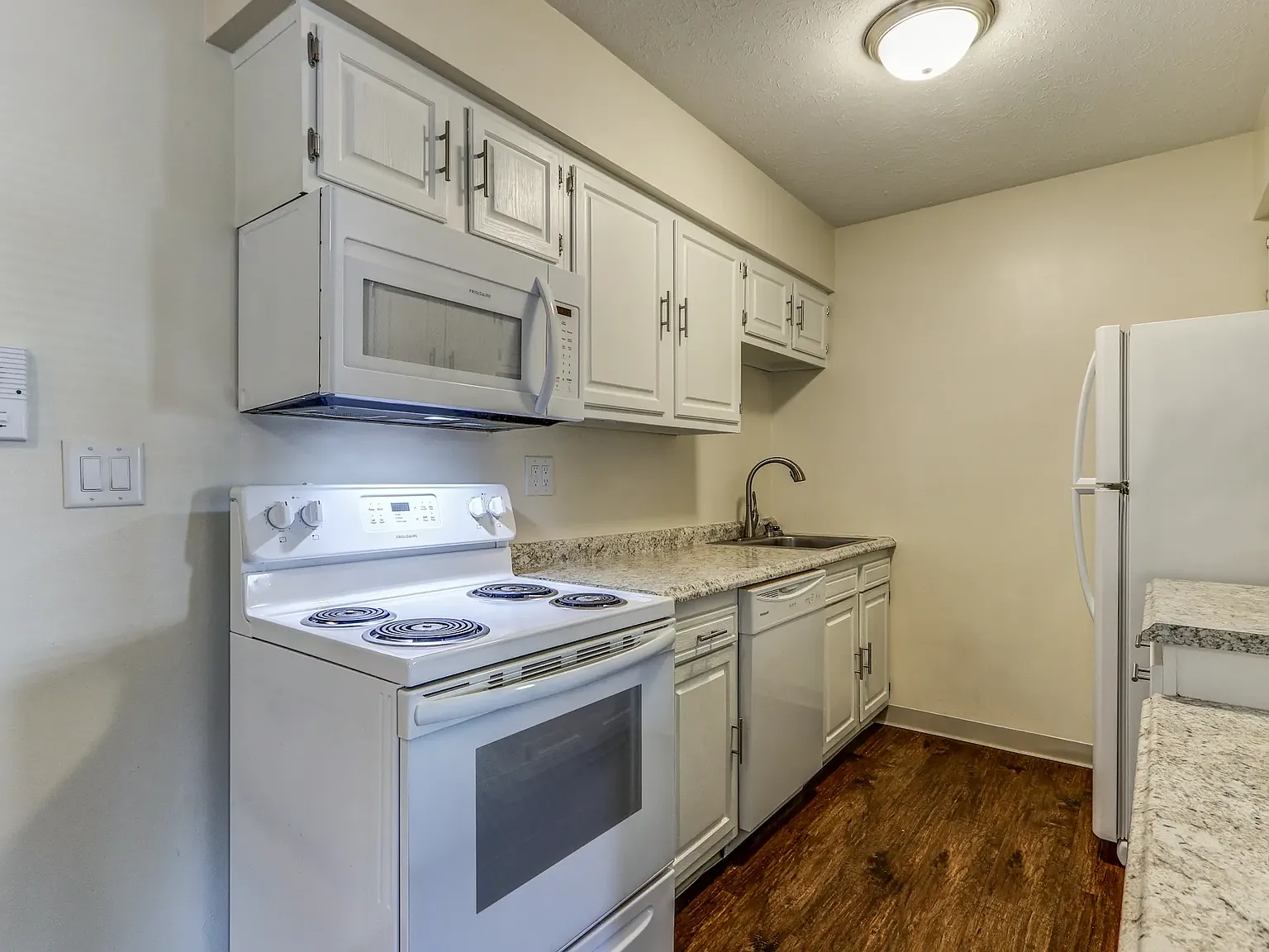 Royalwood Apartments — Photo 4