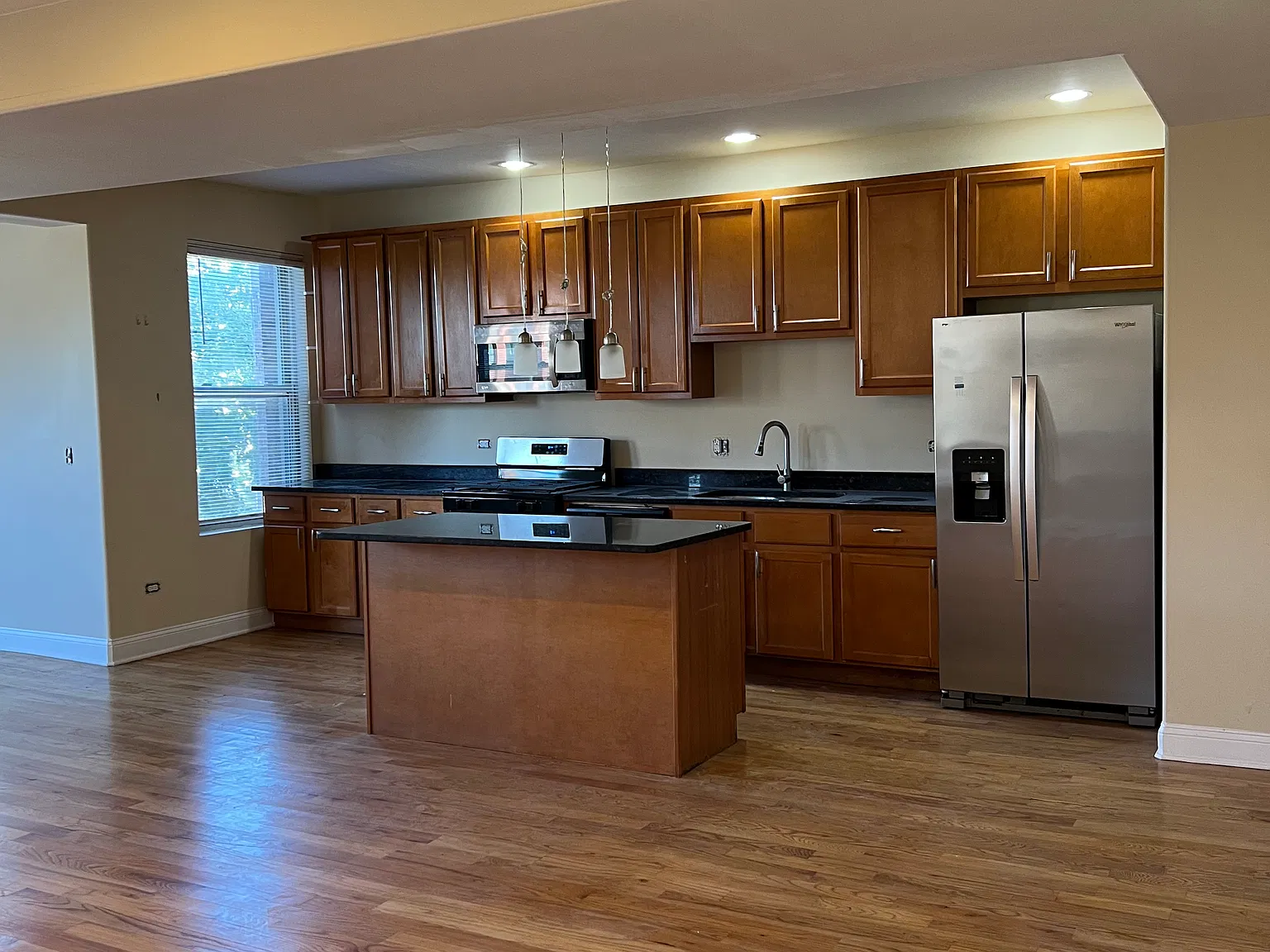 3 bed, 2.5 bath, 1800 sqft, $2,300 — Photo 3