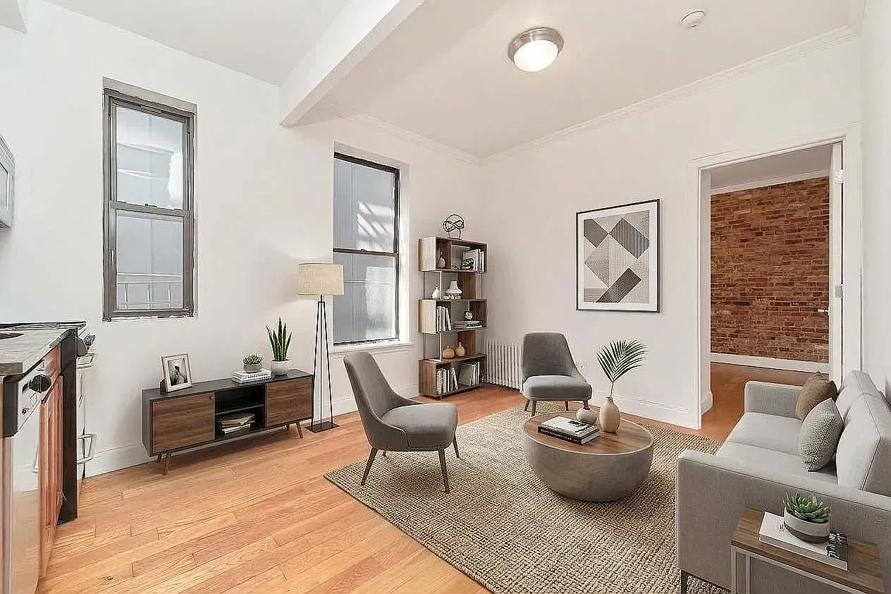211 Avenue A — Photo 1