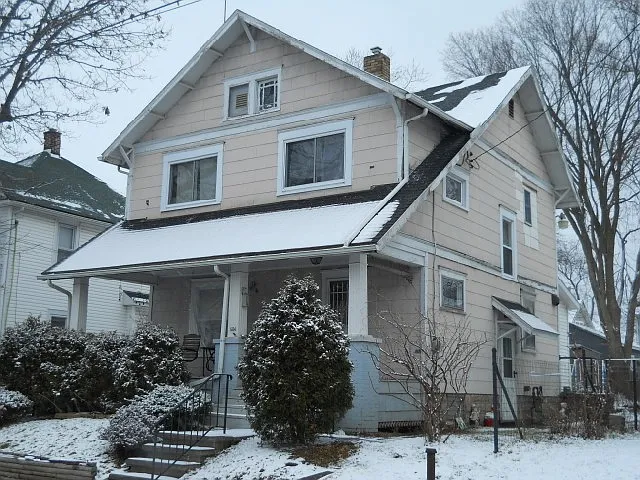 584 Pearl St photo 1