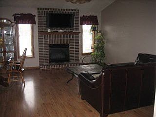 5th image of 904 Prairie Hill Dr