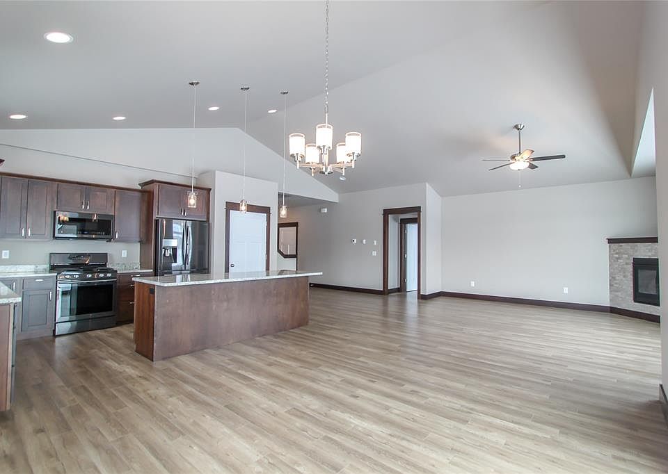 1st image of 150 Pioneer Crossing Blvd