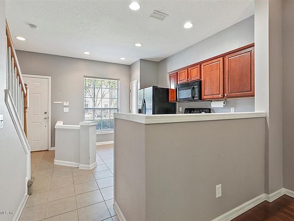 2nd image of 3619 Summerlin Ln N
