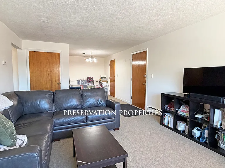 1077 Chestnut St #8 — Photo 2