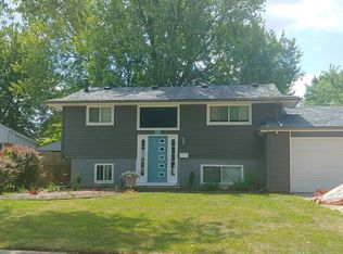 8428 Doncaster Dr, Sterling Heights, MI 48312