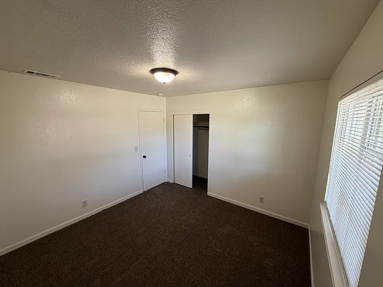 823 Menlo Ave — Photo 11